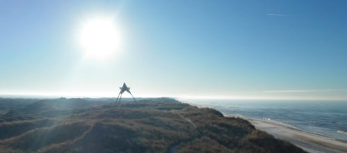 Kanon-salut og krabbevæddeløb til fejring af 30 års blå flag på Vedersø Klit Strand